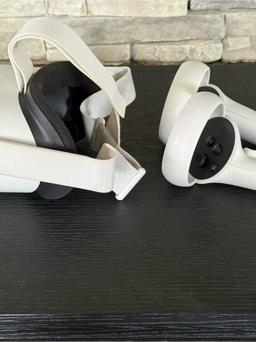 Oculus 2 /Meta Standalone VR Headset with White Controllers